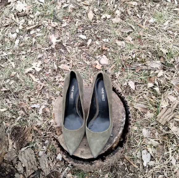 ⬇️ Price Drop!⬇️ Nine West Pumps in size 8M - Picture 3 of 6